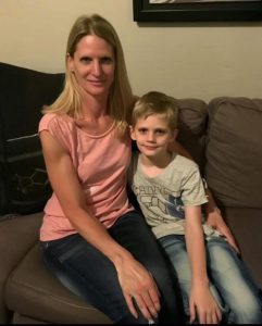 La prima de mi esposo vino a quedarse con nosotros temporalmente con su hijo. ¡Si hubiera sabido que era una trampa!