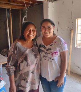 MI MAMÁ ME PROMETIÓ LA CASA FAMILIAR DEL LAGO. DESPUÉS DE PAGAR LAS RENOVACIONES, SE LA DIO A MI HERMANA.