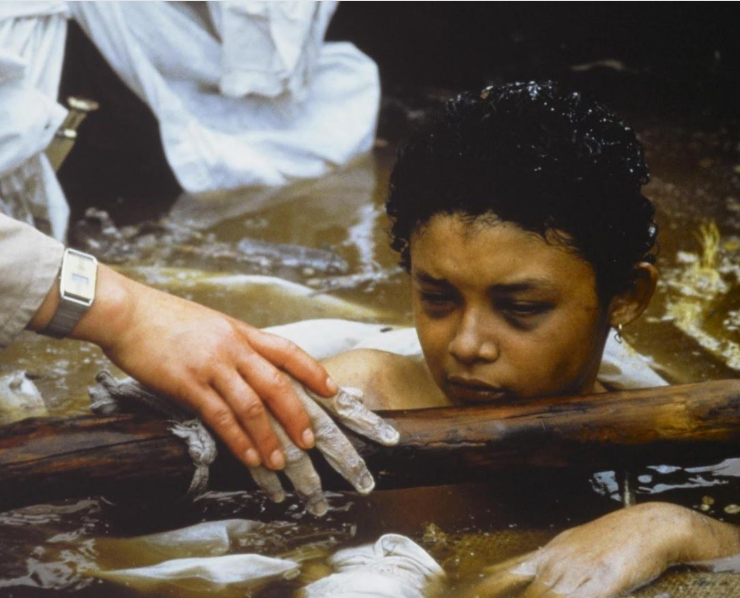 El fotógrafo de la trágica niña atrapada en el flujo de lodo volcánico explica por qué no la ayudó